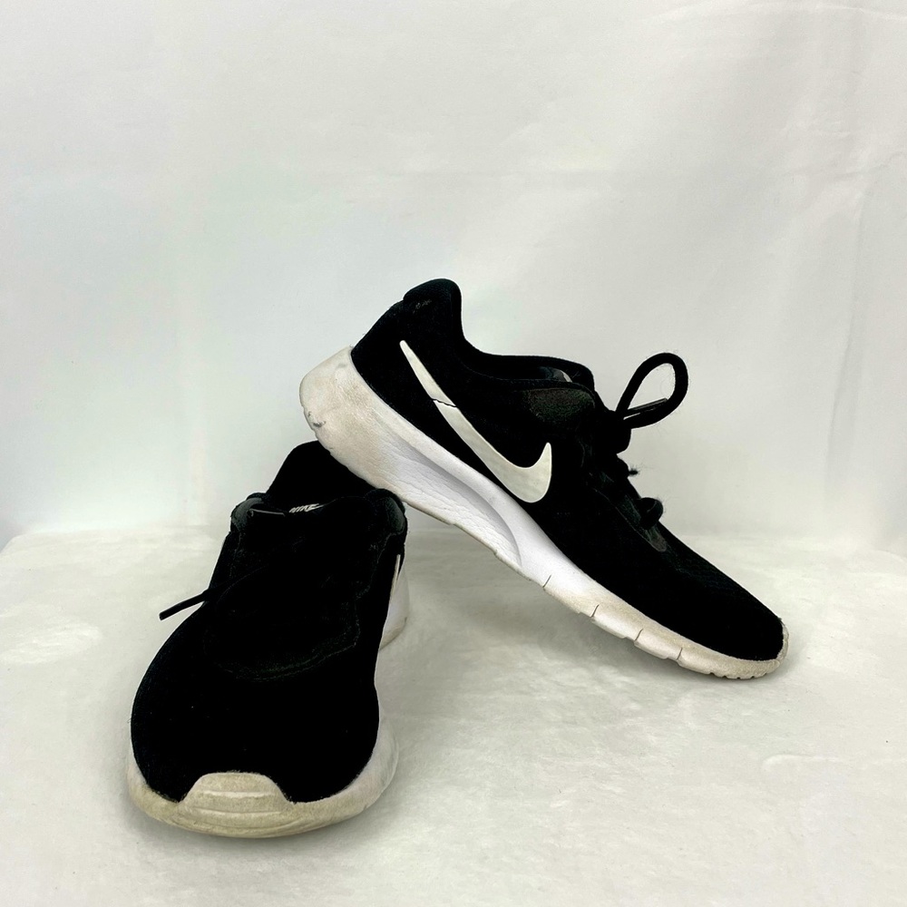 Nike Black/ White Sneakers 2.5Y